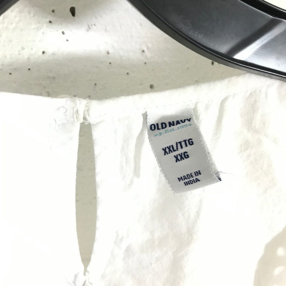 SOLD!! Old Navy Eyelet 100% Cotton White Tank Plus - Picture 3 of 8